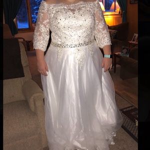 Never worn wedding dress